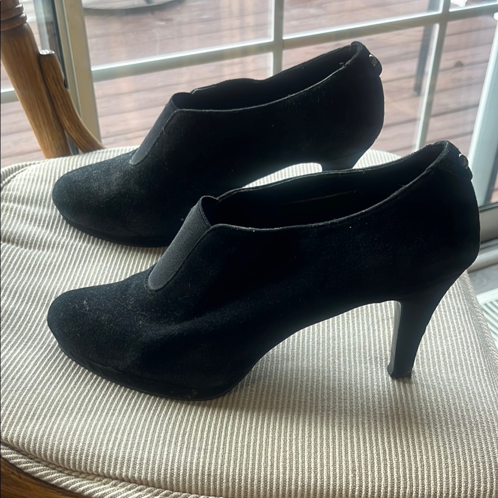 Elegant Black Suede Heeled Shoes
